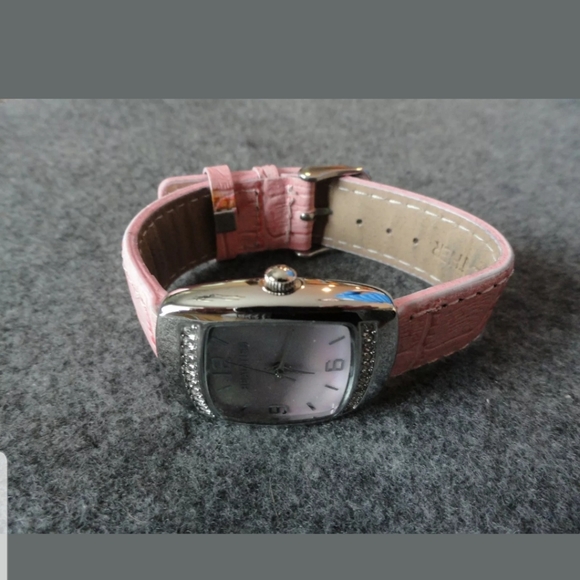 Realities Watch - Picture 3 of 6